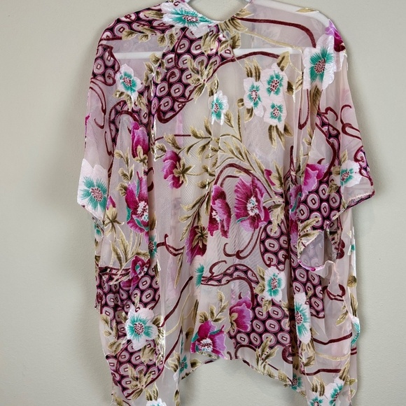 B. Boutique by Evergreen Sheer Cream Kimono with Pink/Gold Floral Accents - Picture 6 of 9